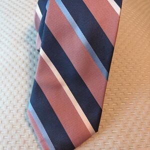 Tommy Hilfiger men’s striped NeckTie NWT Striped Navy and Pink Men's Tie